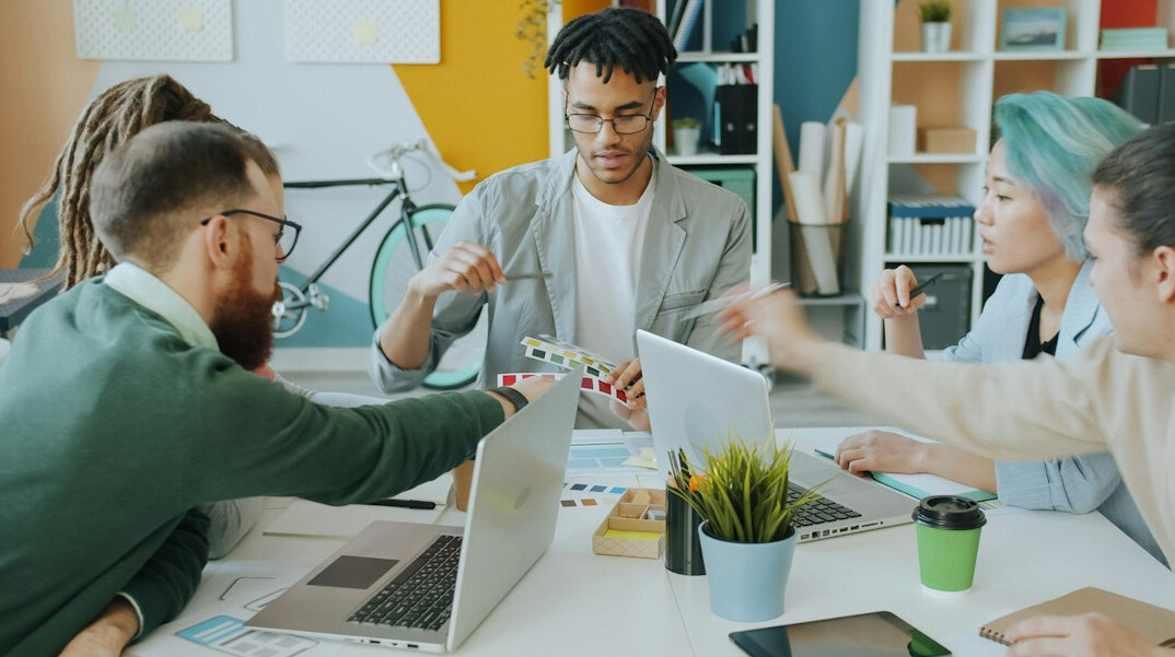 leader delegating tasks